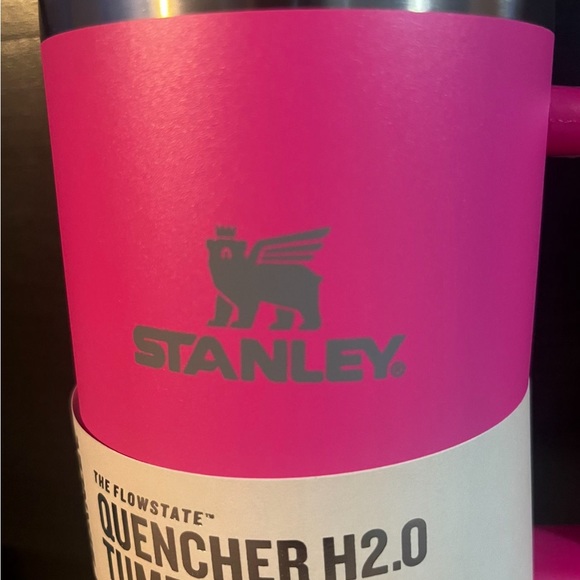 Stanley quencher h2.0 Valentine’s Day edition - Picture 3 of 3